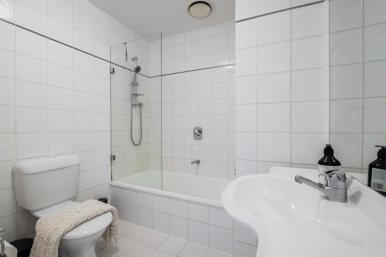 Mega Style Apartments Capri Мелбърн Екстериор снимка